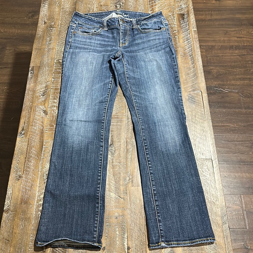 American eagle straight cut jeans. Length is 8s
